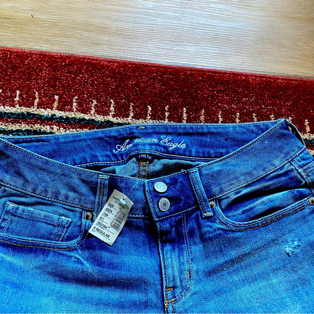 Cropped American Eagle capris NWT size 6